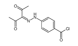 4-[2-(2,4-dioxopentan-3-ylidene)hydrazinyl]benzoyl chloride Structure